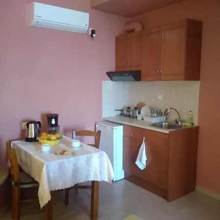Alkmini Konukevi Áyios Dhimítrios