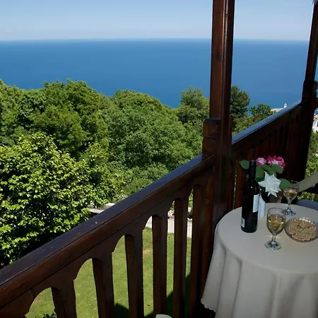 Alkmini Guest house